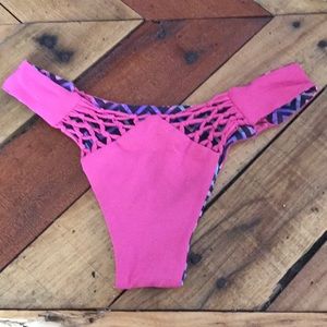 San Lorenzo reversible V cut bottoms size small